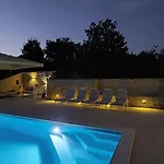 Villa Bacio With Heated Pool, Starlink Internet *