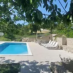 Bacio With Heated Pool, Starlink Internet Brstanovo