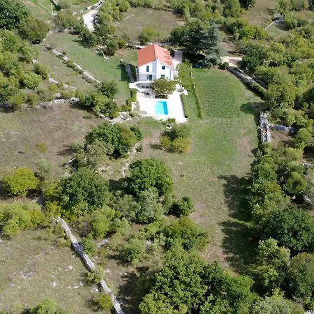 فيلة Bacio With Heated Pool, Starlink Internet Brstanovo