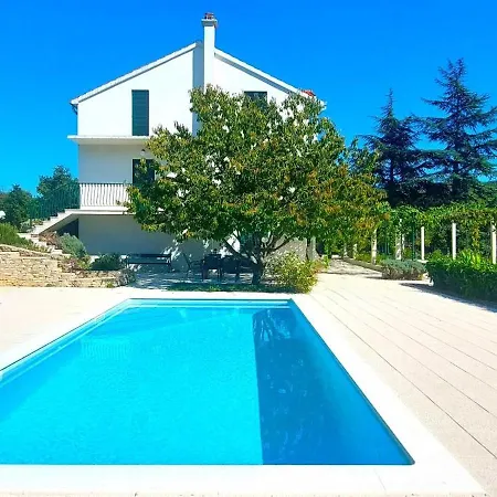 Bacio With Heated Pool, Starlink Internet Villa