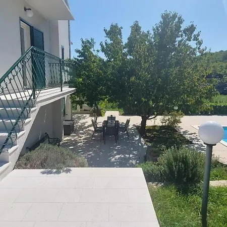 Bacio With New Heated Pool * Brstanovo