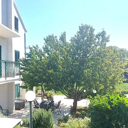 Bacio With Heated Pool, Starlink Internet Villa