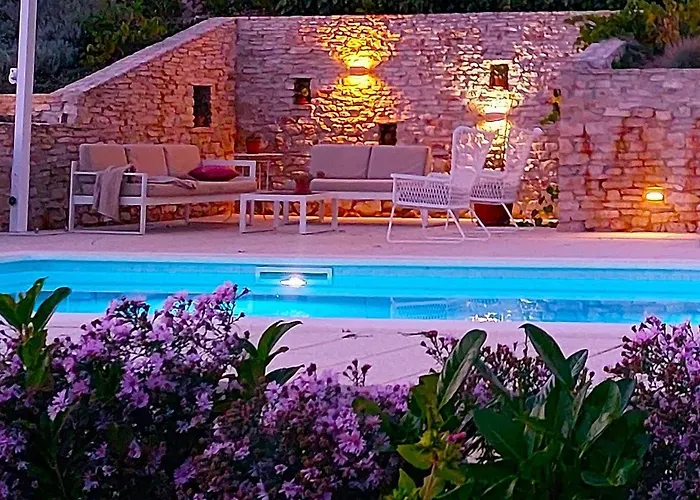 Bacio With Heated Pool, Starlink Internet Villa