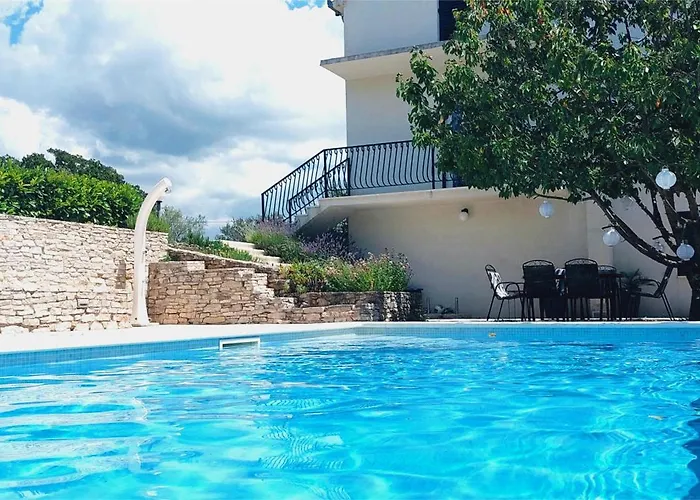 Bacio With Heated Pool, Starlink Internet Villa
