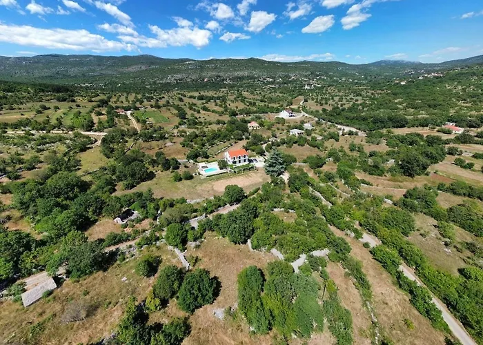 Villa Bacio With Heated Pool, Starlink Internet Brstanovo