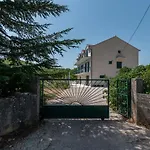 빌라 Bacio With Heated Pool, Starlink Internet Brstanovo