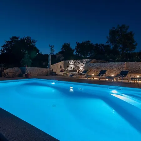 Bacio With New Heated Pool * Brstanovo