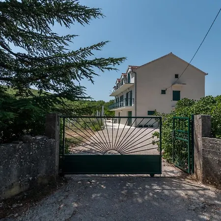 فيلة Bacio With Heated Pool, Starlink Internet Brstanovo