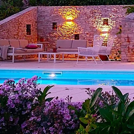 Bacio With Heated Pool, Starlink Internet فيلة