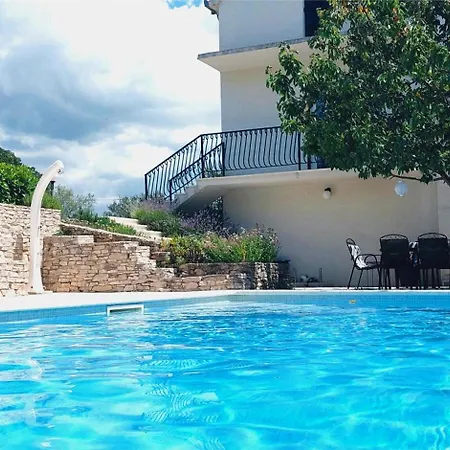 Bacio With Heated Pool, Starlink Internet فيلة