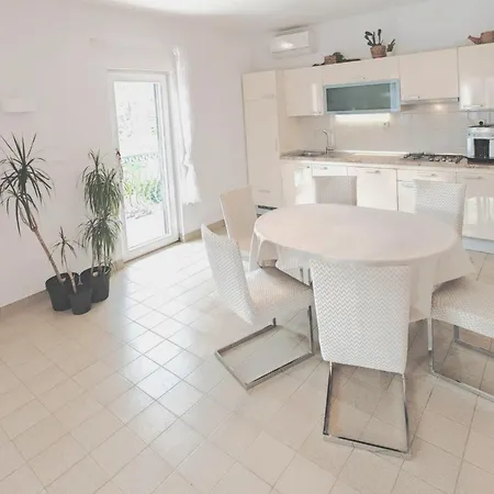 Bacio With New Heated Pool * Brstanovo