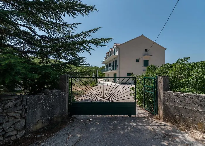 빌라 Bacio With Heated Pool, Starlink Internet Brstanovo