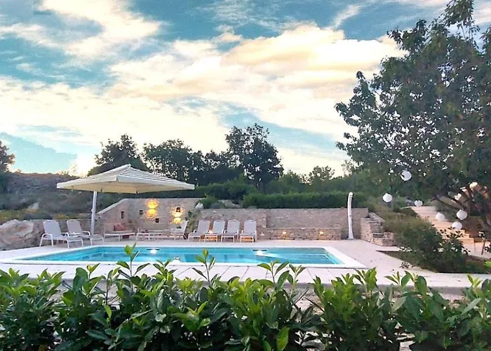 Bacio With Heated Pool, Starlink Internet Brstanovo