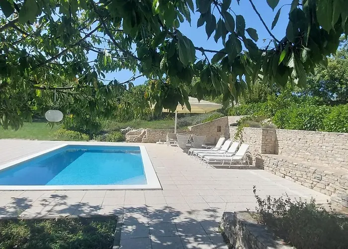 Bacio With Heated Pool, Starlink Internet Brstanovo